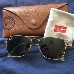 Ray-Ban Caravan Sunglasses in Gold