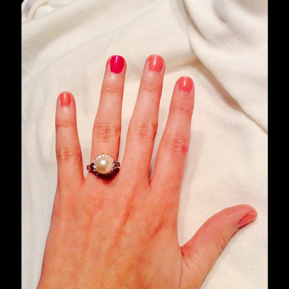 Beautiful faux pearl Ring!!