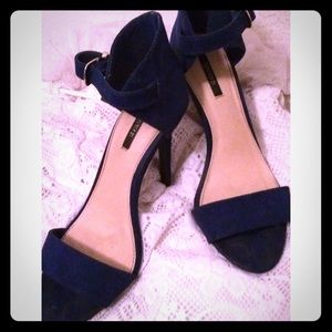 Cute Navy Heels !
