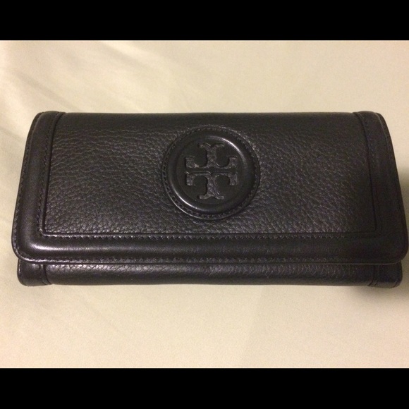 100% Authentic Tory Burch clutch wallet