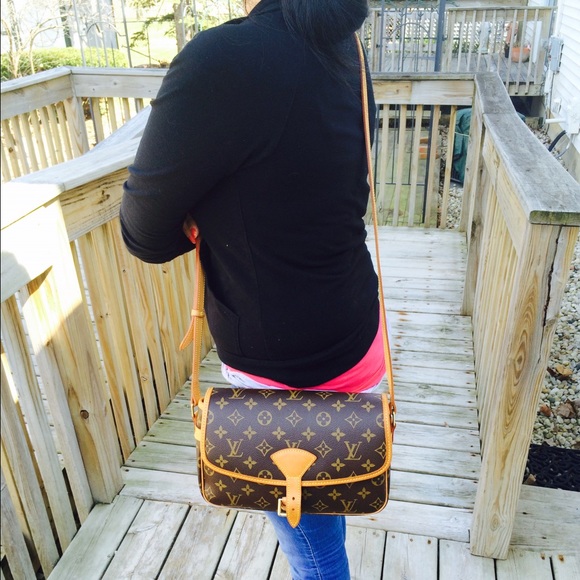 Louis Vuitton Handbags - 💥SOLD💥100% Authentic Louis Vuitton  Sologne.