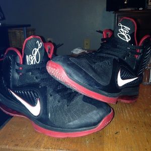 Mens Nike sneakers 9.5.