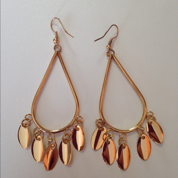 Gold earring bundle - Picture 2 of 3