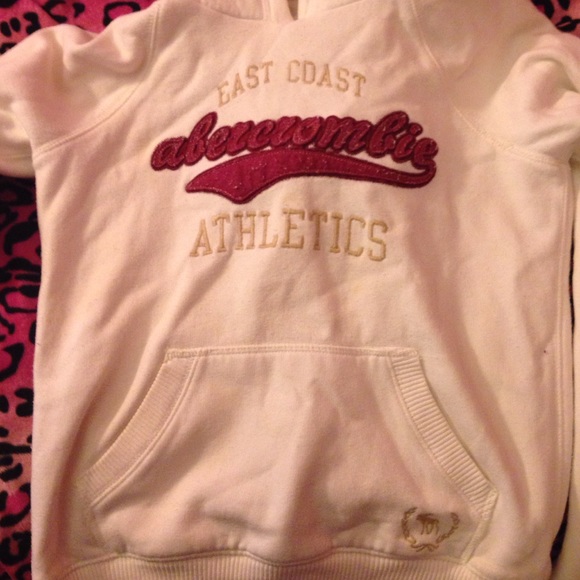 White Abercrombie sweatshirt