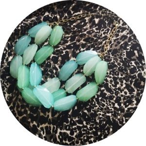 ❤️SOLD❤️Turquoise/mint stone necklace