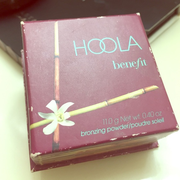Sold on a bundle| Hoola Bronzer by Benefit - Picture 1 of 4