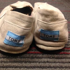 Beige Toms