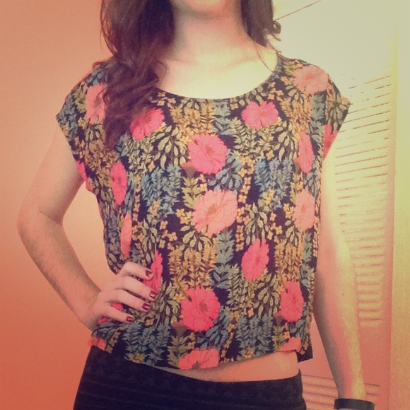 Forever 21: Floral Crop Top