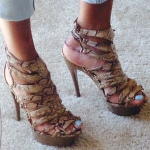 Nude Snakeskin platform high heels. Great Caps!