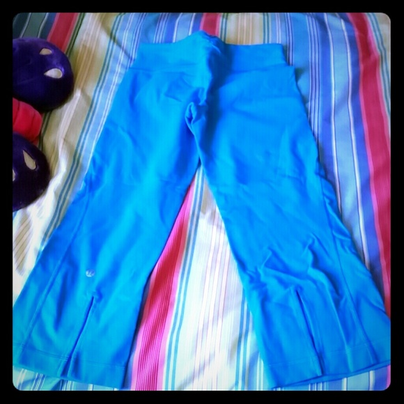 Make an offer:lululemon gather&crow crops size 4