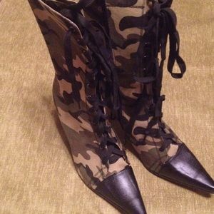 Camouflage Boots - how fun are these!!!