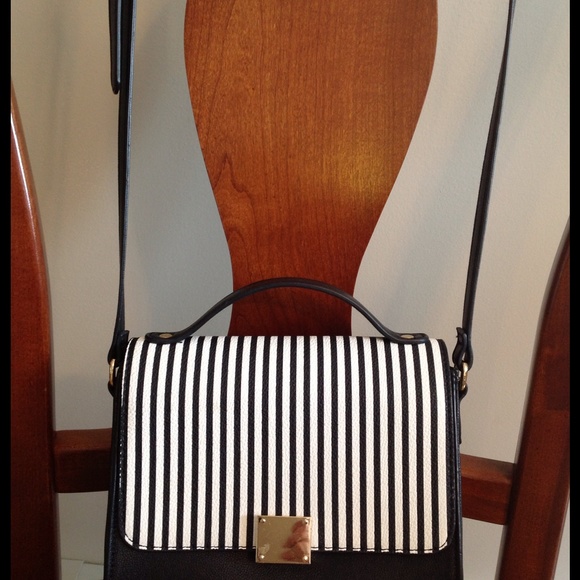 Handbags - 🎉Navy & white striped crossbody🎉