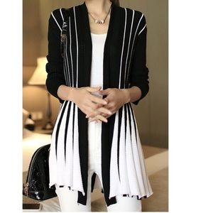 BLACK AND WHITE SWEATER