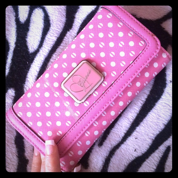 Pink GUESS wallet - Picture 1 of 4