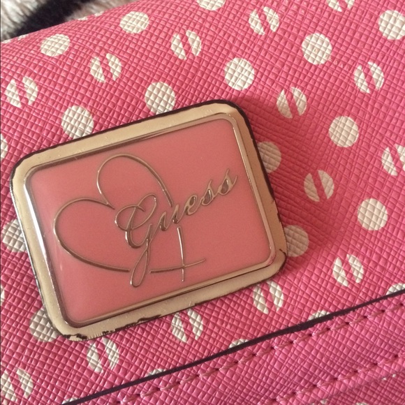Pink GUESS wallet - Picture 2 of 4