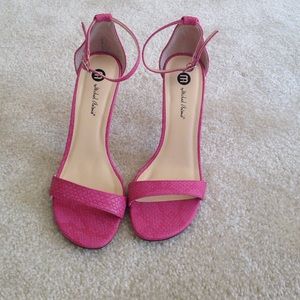 Michael Antonio pink heels!