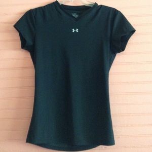 Women's Under Armour form fitting black shirt