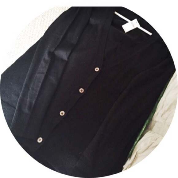 NWT Gap black button down sweater