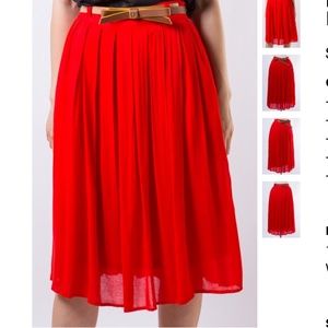 Mid- length pleated skirt in red