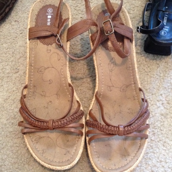 Tan and brown wedges - Picture 1 of 3