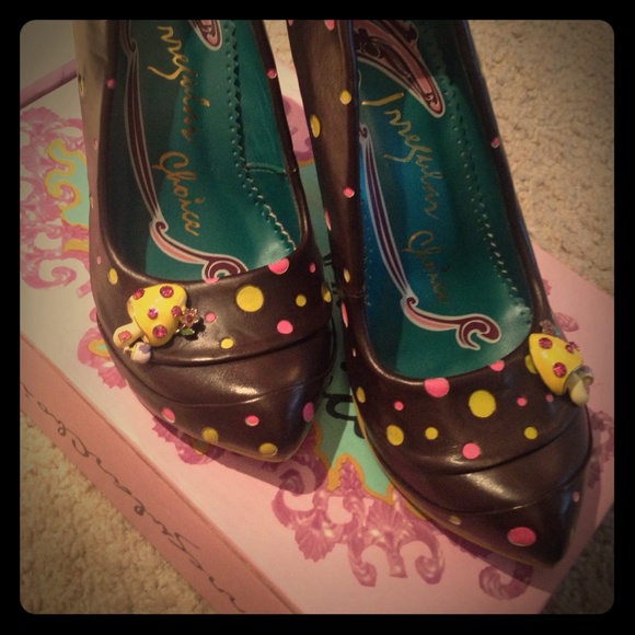 Magic mushroom brown heels