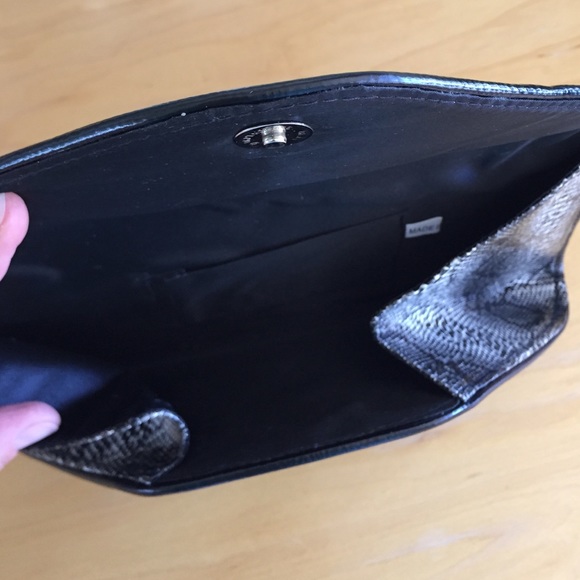 SOLD - Convertible snake color clutch - Picture 3 of 4
