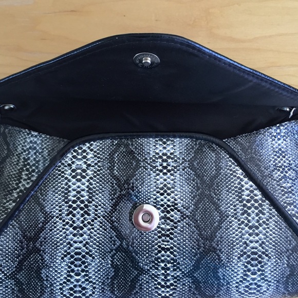 SOLD - Convertible snake color clutch - Picture 4 of 4