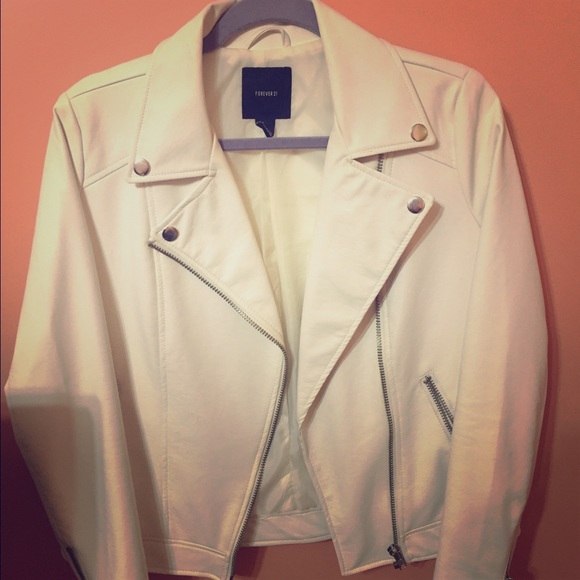 Wore once! Super cute! From forever 21