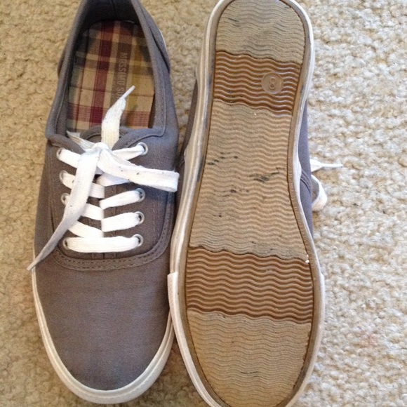 Grey shoes. - Picture 2 of 2