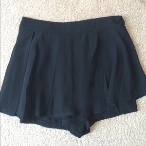 NWOT cute black skirt/shorts