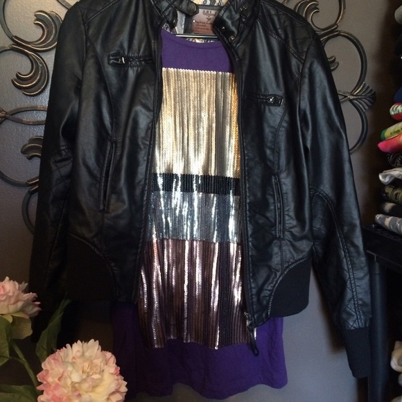 ⭐️Express Sequin Top! - Picture 1 of 4