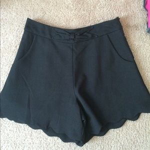 NWOT black scallop shorts