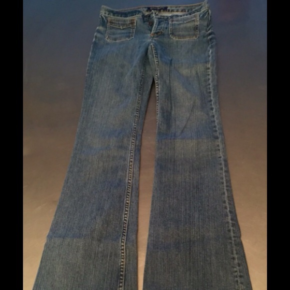 Classic button fly, small pocket front. Earl Jeans