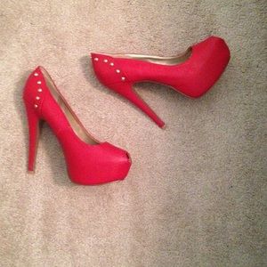 Red Peep Toe Heels 😍