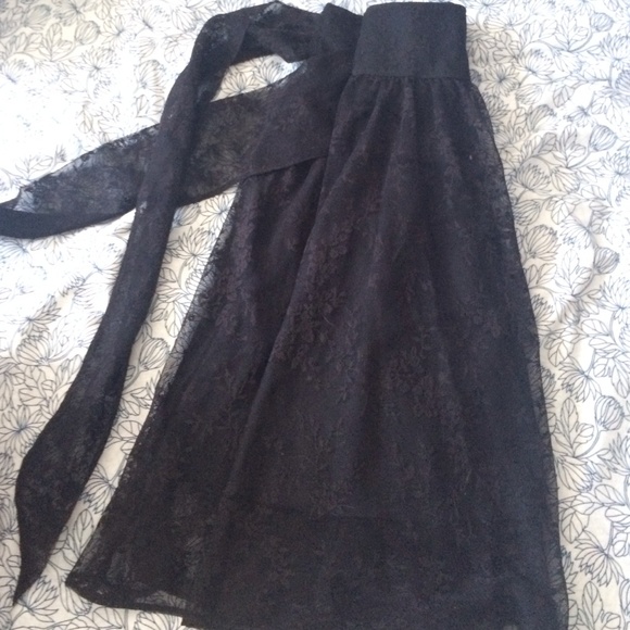 Knee length lace overlay black skirt (w/a bow!)