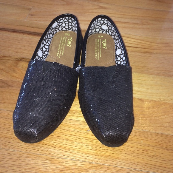 TOMS Flats