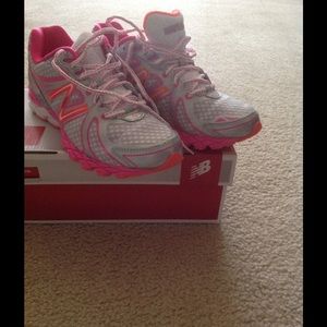 New Balance 870v3 Women's size 8.5
