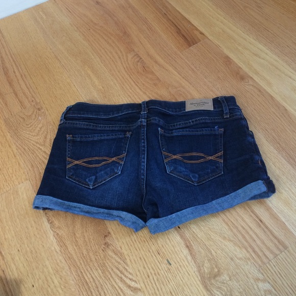 dark wash abercrombie jean shorts - Picture 3 of 3