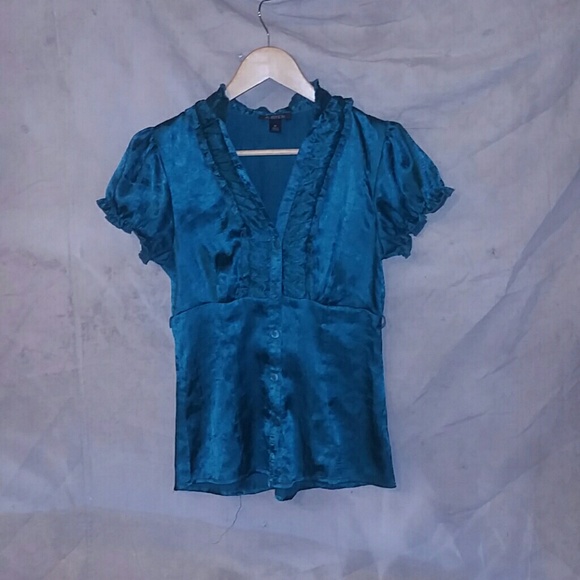 Satin feel crinkle top in teal. Short sleeve. - Picture 1 of 4