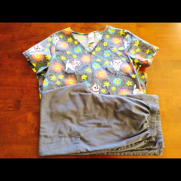 Aristocats scrub top and grey scrub bottoms