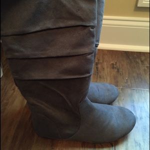 Gray size 7.5 boots