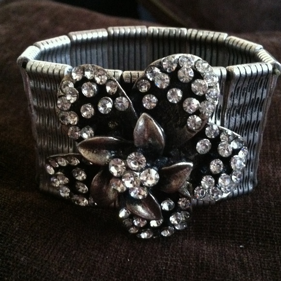 Rhinestone stretch bracelet - Picture 1 of 3