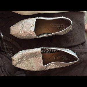 Glittery toms