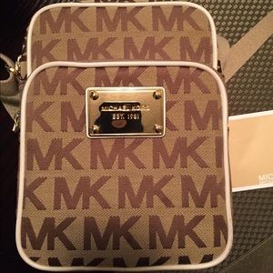 AUTHENTIC Michael Kors crossbody bag tan/brown
