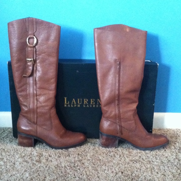 Size 9B brown leather boots