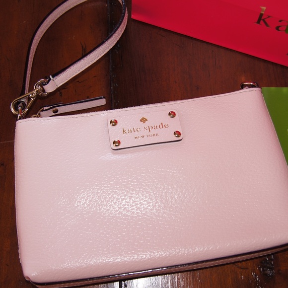 kate spade Clutches & Wallets - Kate Spade Wellesley Wristlet 🌸