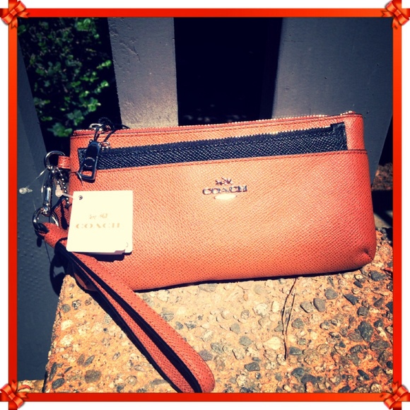 Coach Clutches & Wallets - Authentic💯 Coach Wristlet👜