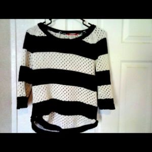 Half sleve hole sweater