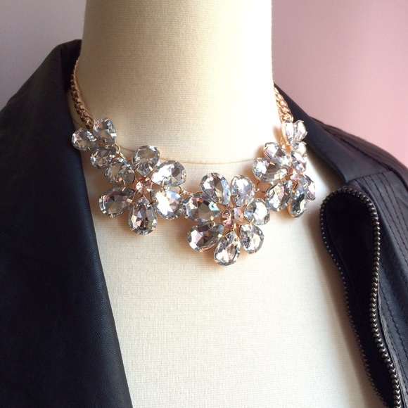 H&M Jewelry - H&M Flower Statement Necklace