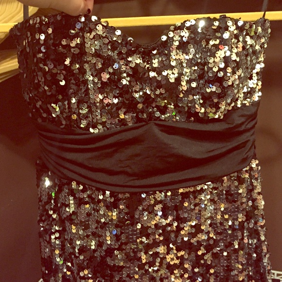 NWT black and silver sequin prom dress never worn! - Picture 1 of 3